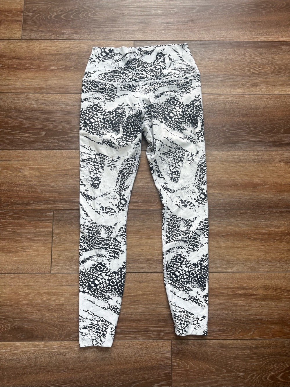 Lorna Jane High-Waist Black & White Animal Print Women’s leggings